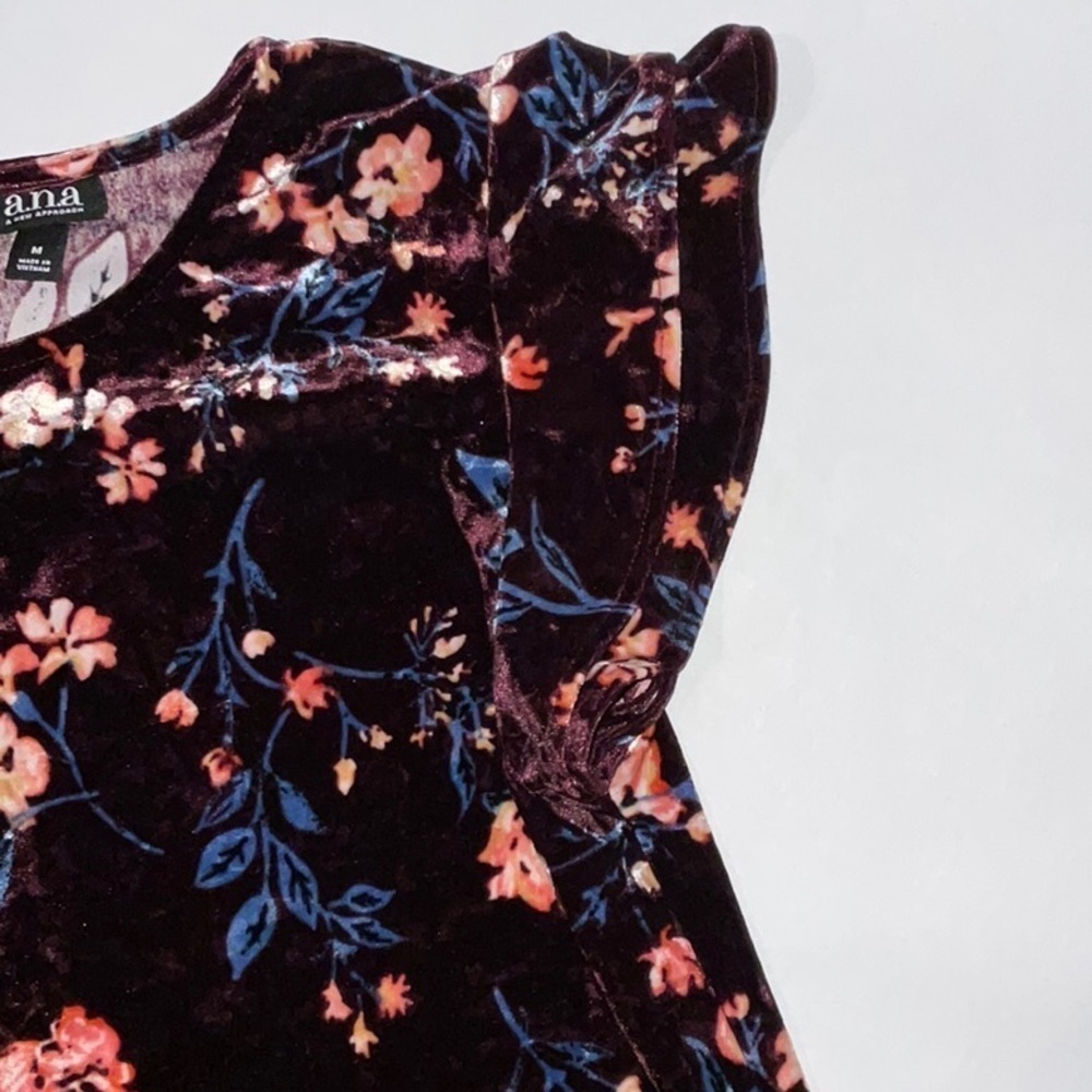 a.n.a. Top. Deep Purple velvety feel. Size M - Picture 7 of 9